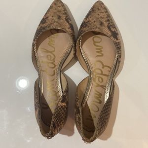 Sam Edelman pointed toe snake skin flats. Size 6 us woman